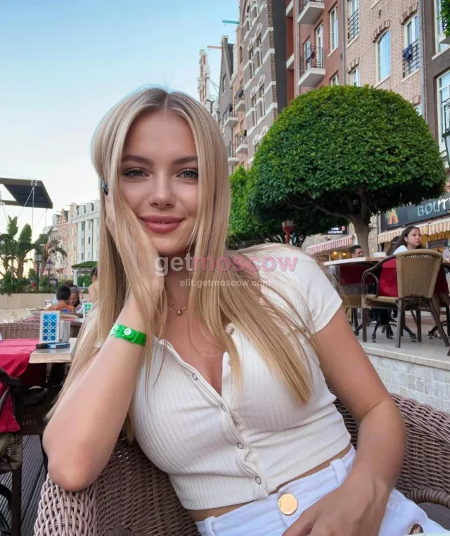 Мейзи — проститутка у метро Рижская